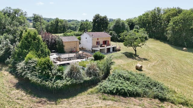 Front view of the property and grounds