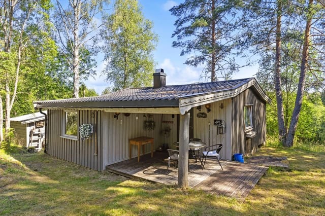 The property is secluded and shielded, with rural surroundings.