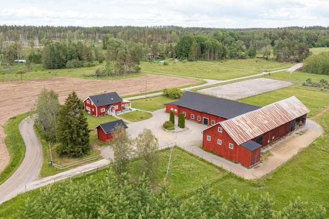 Front view of the main house and stables