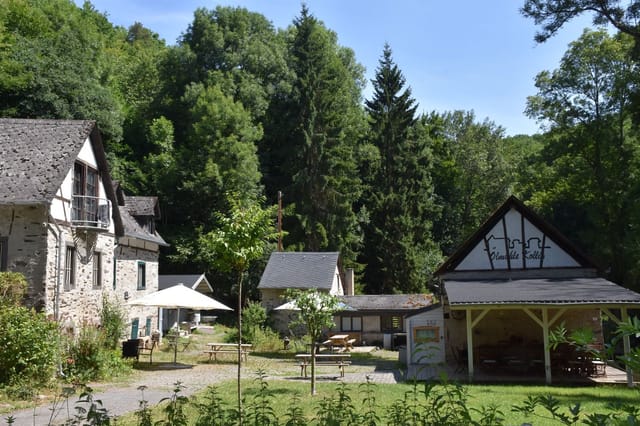 Front view of Ölmühle 1 estate