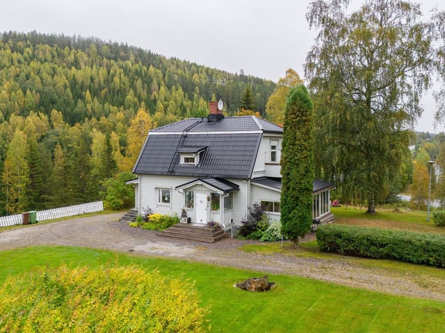 Front view of the main house and grounds