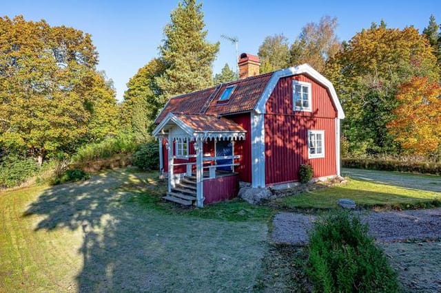 Front view of the cottage