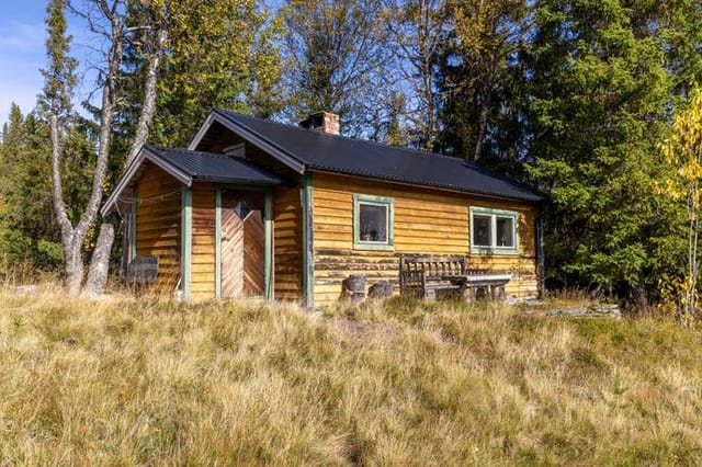 Exterior view of the cabin with panoramic landscape