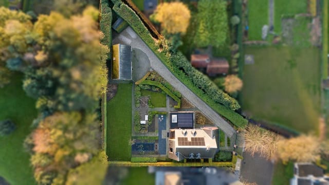 Front view of Houvast 13