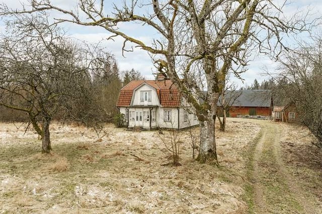 Exterior view of the farmhouse