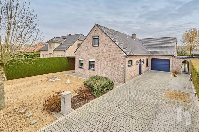 Front view of Keizer Karelstraat 38