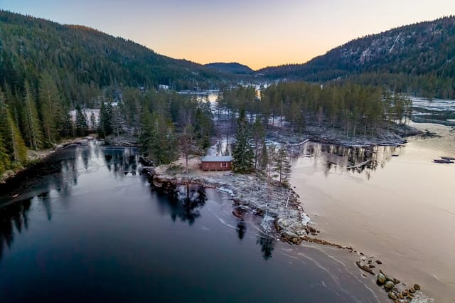 Welcome to Reiårsvatn 253! A truly unique leisure property on its own peninsula in Store Reiårsvatn!