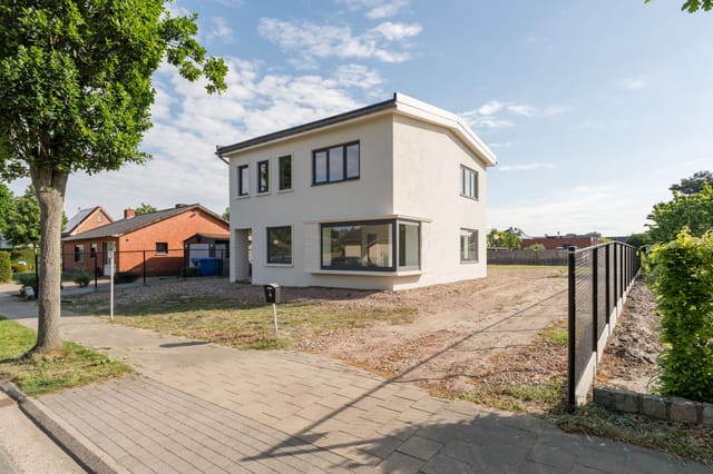 Front view of Dommelweg 10