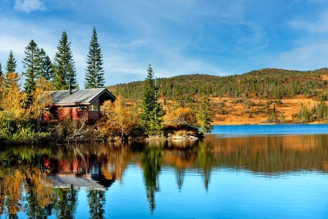 Idyllic and secluded location by Røssin