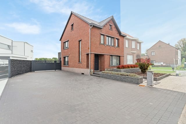 Front view of Tongersesteenweg 58