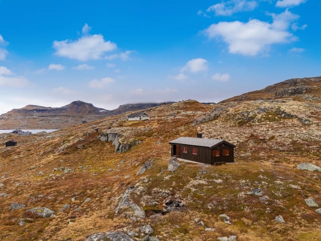 Front view of the cabin at Finsebyen 65