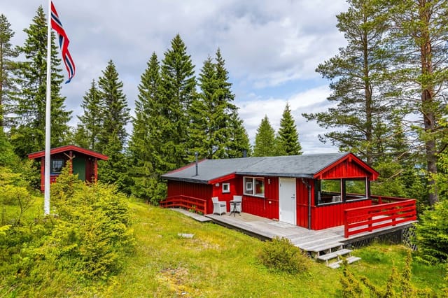 Charming holiday cabin with beautiful views and spacious terrace
