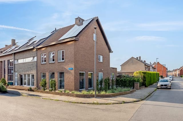 Front view of Ieperstraat 128