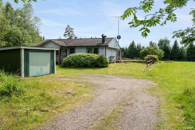Front view of Ottersnäs 1 country home