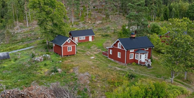 Front view of the red cottage and outbuildings