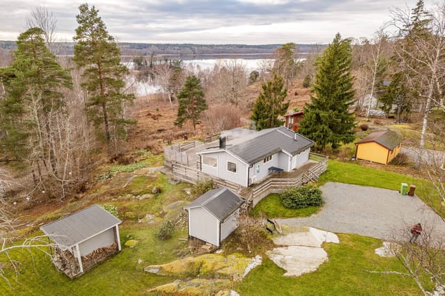 Main house and terrace with lake view