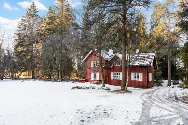 Furuvang is a charming leisure property located just outside Kløfta in Ullensaker municipality.