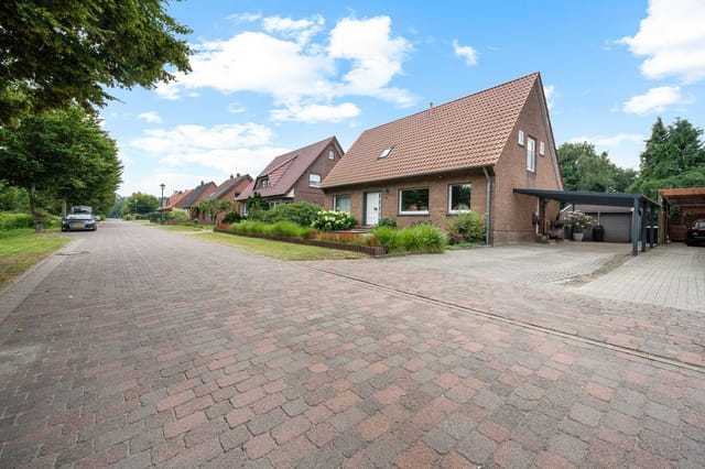 Front view of Bürgermeister Brüningstrasse 15