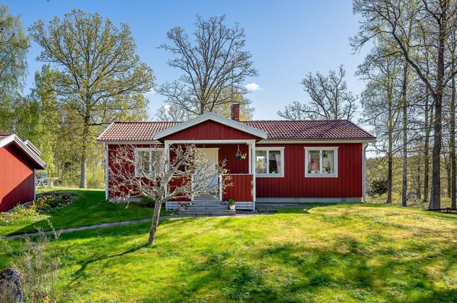 Exterior view of the winterized holiday home