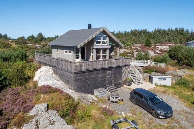 Beautiful cabin built in 2011. Large terraces in maintenance-free materials, sun and views.