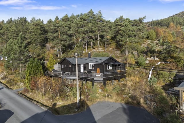 Eiendomsmegler 1 is pleased to present this cabin at Kovevegen 12!