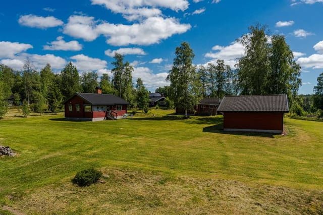 Cottage exterior view