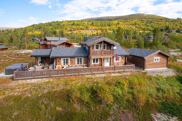 Eiendomsmegler1 v/Ole-Marius presents Morkalie 40 - A beautiful Thøring cabin with garage and excellent location.