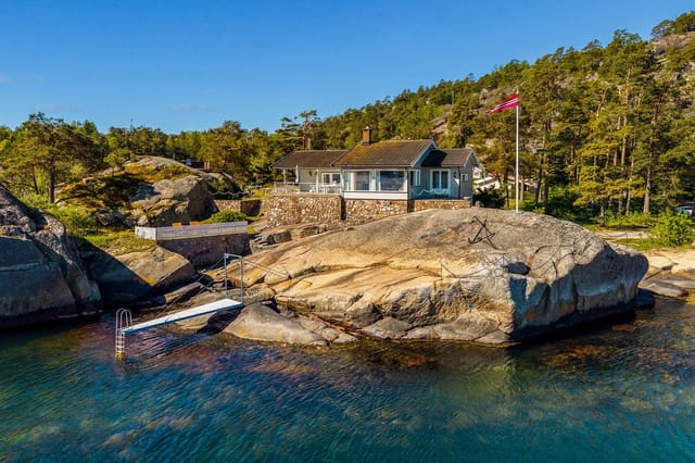 Welcome to a fantastic beachfront property, a beautiful holiday paradise for large families!