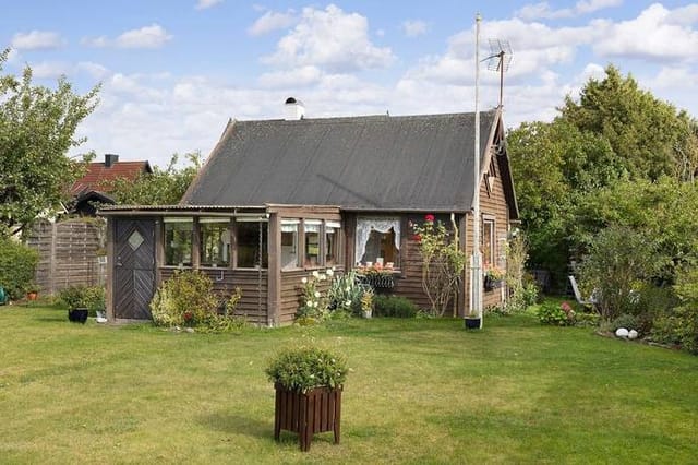 Front view of the summer cottage