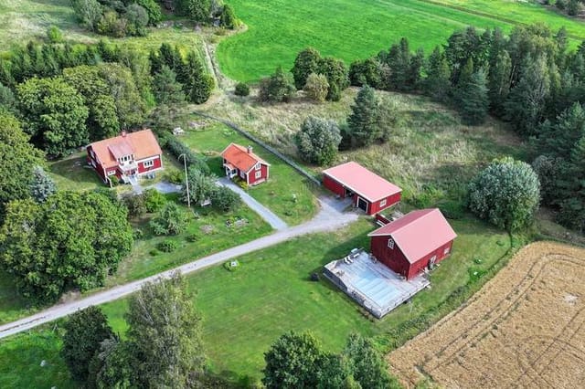 Farm with 5 rooms at Mångsbo 215