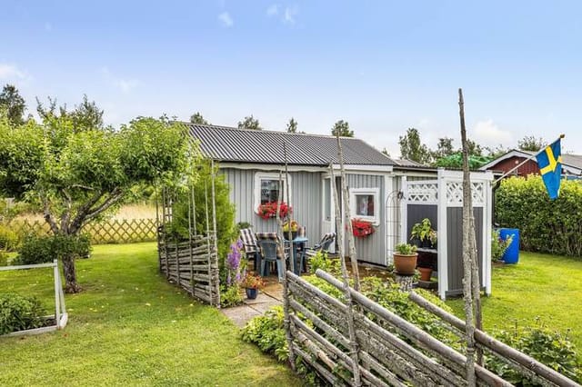 Cottage exterior view