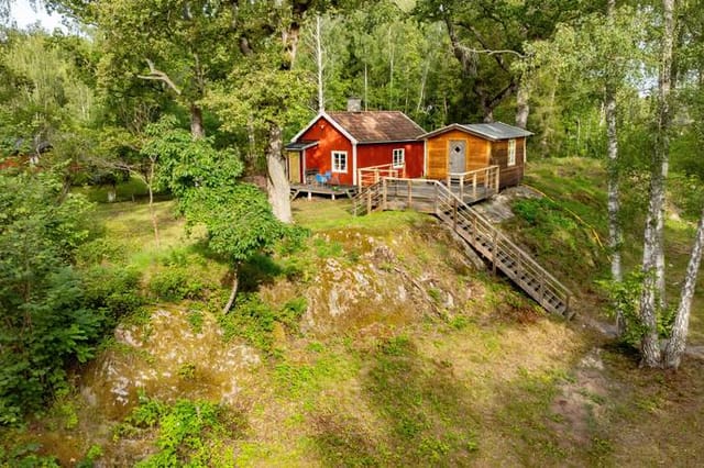 Exterior view of the cottage and garden