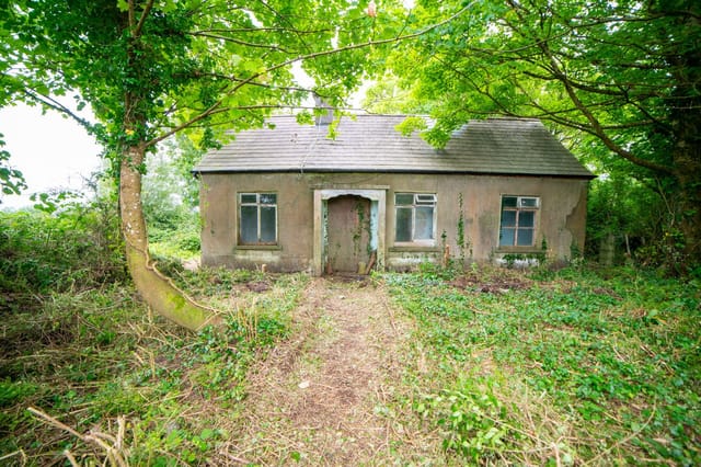 Front view of Tullahennel farmhouse