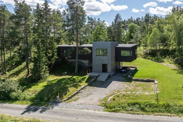 Exterior view of the main house and landscape