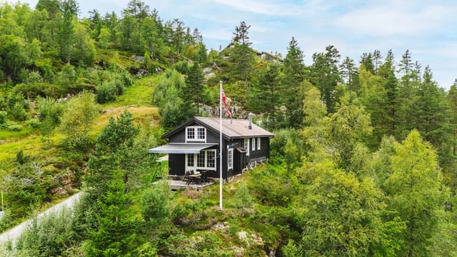 Welcome to Langedalsvegen 235, presented by Sindre Mehus at PrivatMegleren!