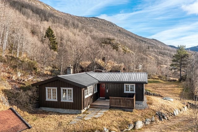 Family-friendly cabin in scenic Grøndalen