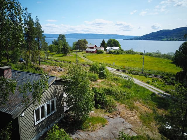 Welcome to Fjellstangen 90. Fantastic property with great potential.