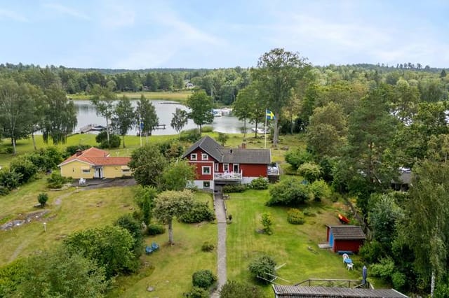 5 room winterized holiday home at Gummarö strandväg 16, Gummarön, Norrtälje municipality