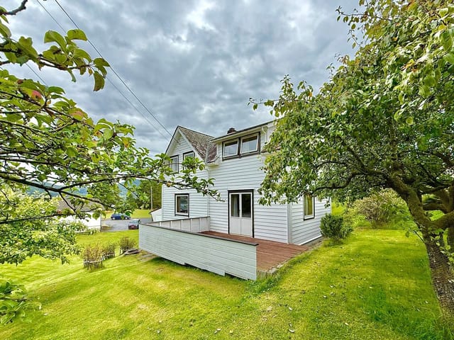 Originally built as a horizontally divided semi-detached house, used as a detached house for decades