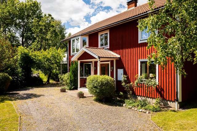 Exterior view of the house and garden