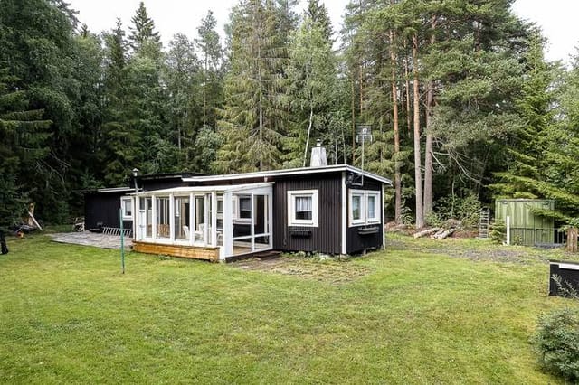 Cottage exterior view