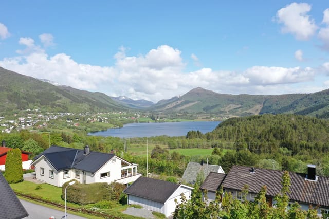 View towards Vatnevatnet