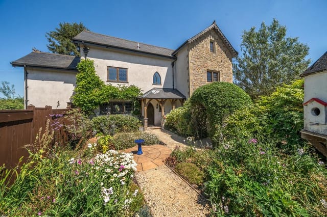 Front view of Hallow End House