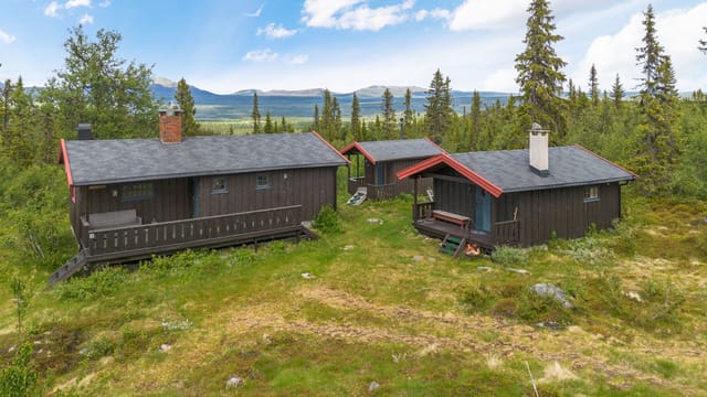 Welcome to Luskeråsen 54 in Øystre Slidre Municipality - The property consists of a cabin, annex, and outbuilding - Well-suited for the family