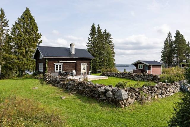 Cottage exterior view