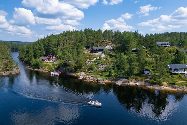 Front view of the cabin and terrace