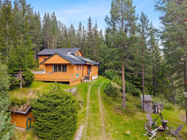 Welcome to Rennebuskogen 701 and this charming leisure property! Photo: Interior photo by Jon Kristian Haukdal