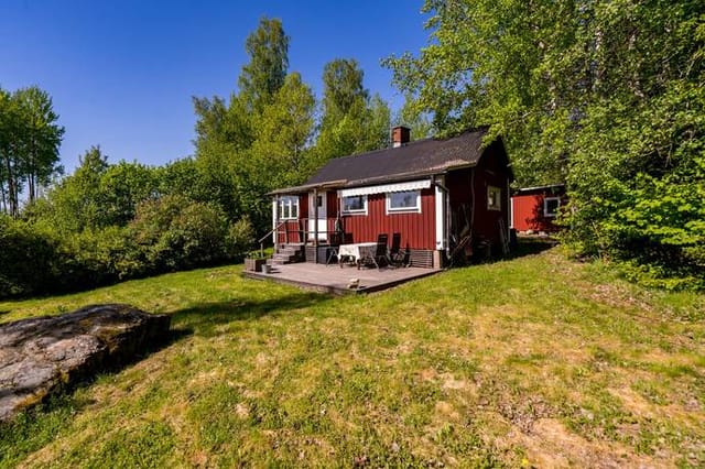 Cottage with lake view