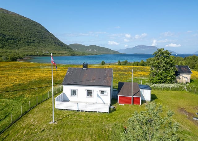 Welcome to Bremnesveien 483 - a charming leisure property in peaceful surroundings in Bogen.