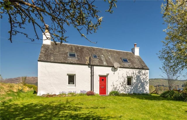Front view of East Camghouran